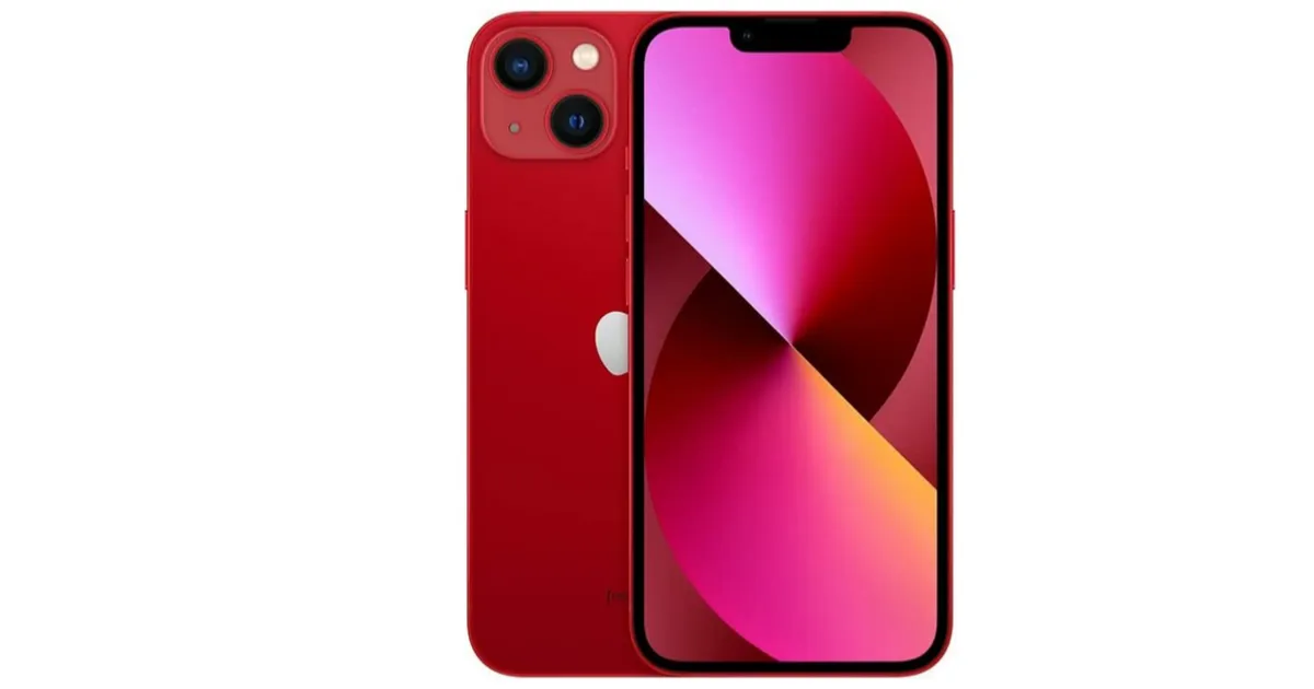 Imagem do iPhone 13 na cor (PRODUCT)RED, mostrando a parte traseira com o sistema de câmera dupla na diagonal e a parte frontal com a tela Super Retina XDR ligada.