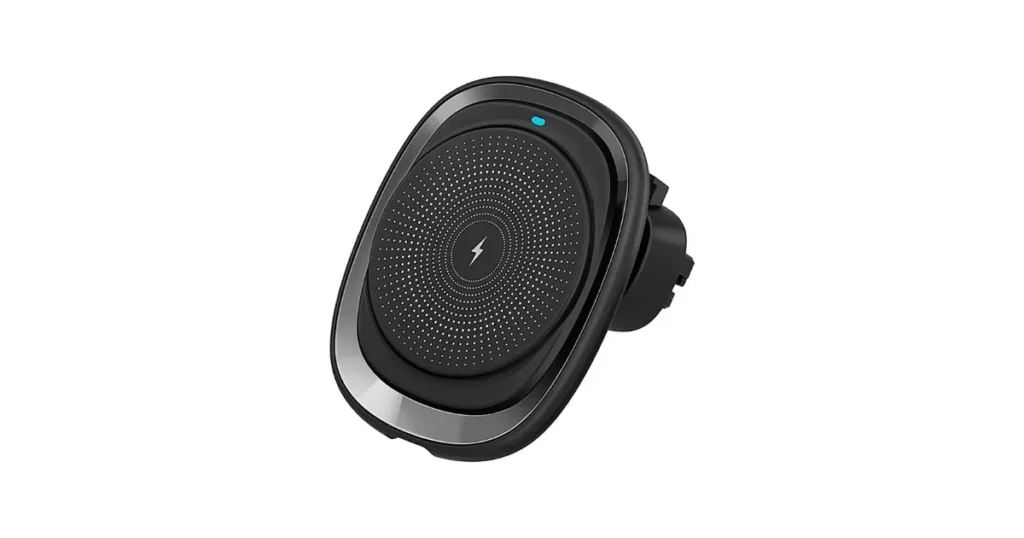 Suporte veicular preto com carregador sem fio e tecnologia MagSafe. O suporte tem um LED azul aceso na parte superior e um clipe para prender na saída de ar do carro.